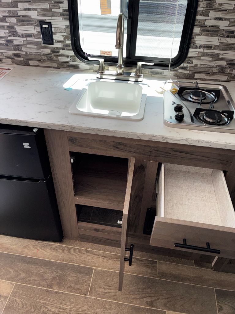 2022 Gulf Stream Coach, Inc. Gulf Stream Coach, Inc. - $9,950