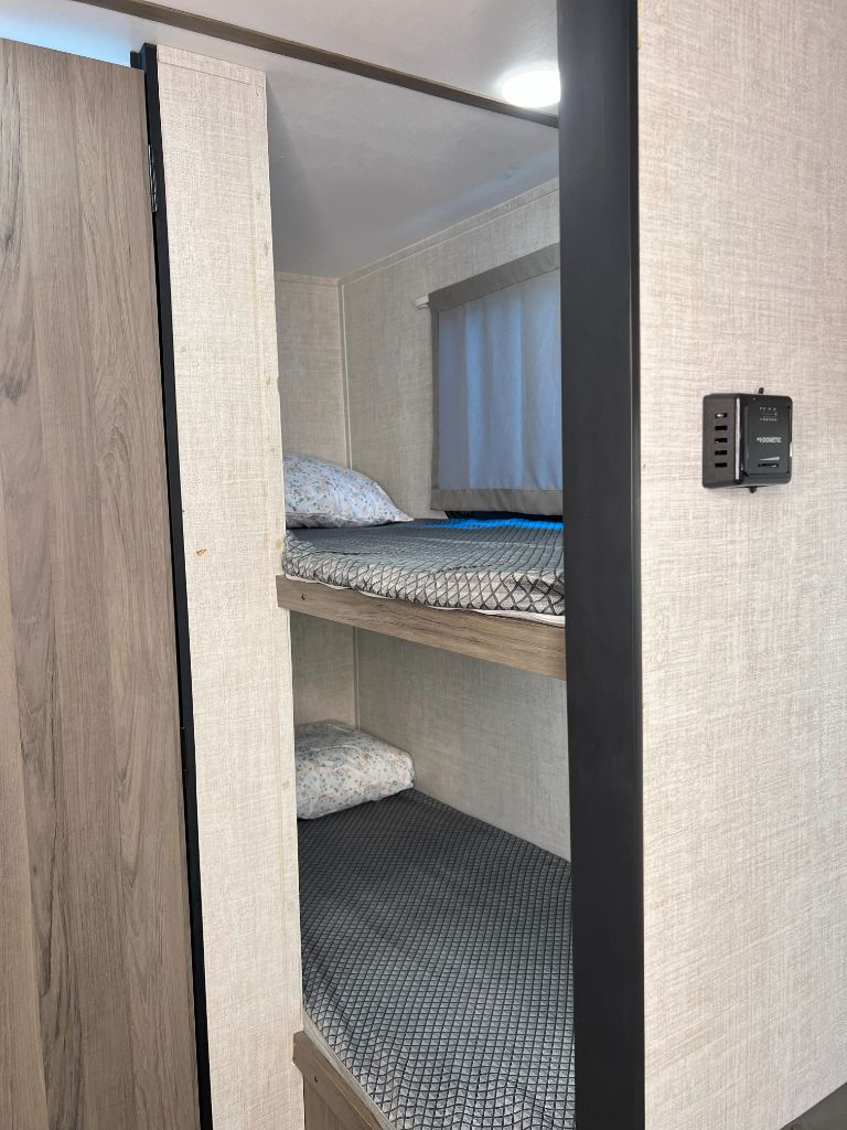 2022 Gulf Stream Coach, Inc. Gulf Stream Coach, Inc. - $9,950