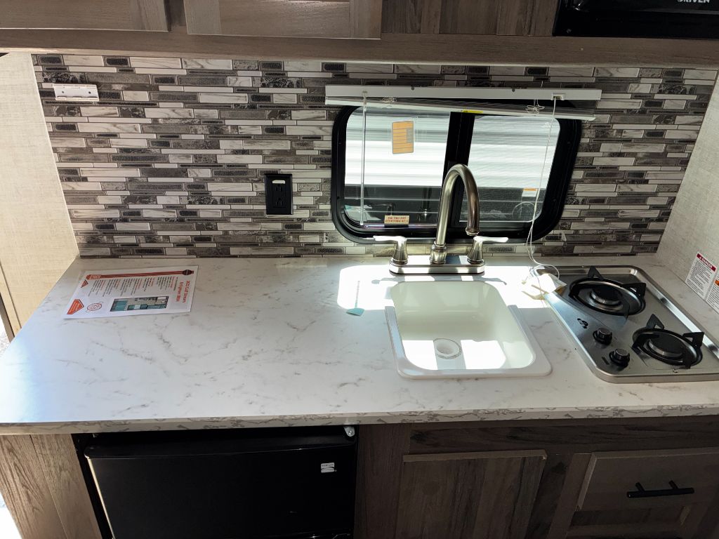 2022 Gulf Stream Coach, Inc. Gulf Stream Coach, Inc. - $9,950