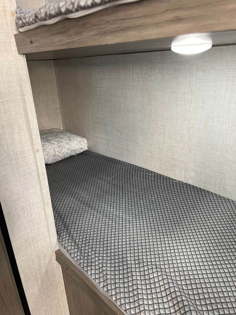 2022 Gulf Stream Coach, Inc. Gulf Stream Coach, Inc. - $9,950