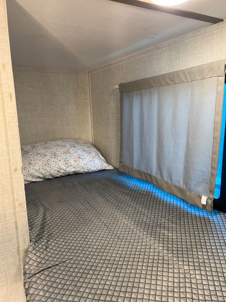 2022 Gulf Stream Coach, Inc. Gulf Stream Coach, Inc. - $9,950