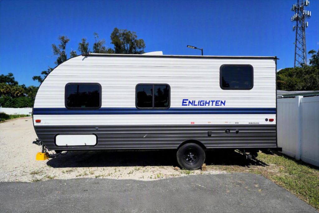 2022 Gulf Stream Coach, Inc. Gulf Stream Coach, Inc. - $9,950