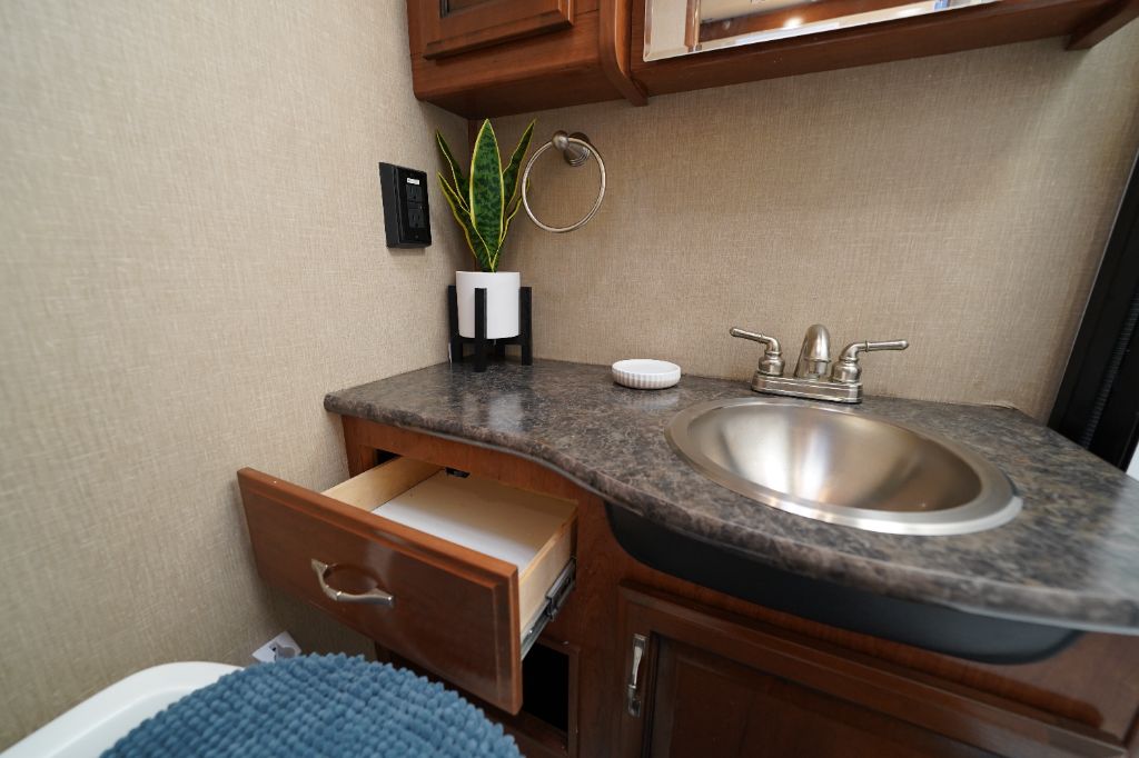 2017 Ford Motorhome Chassis - $42,950
