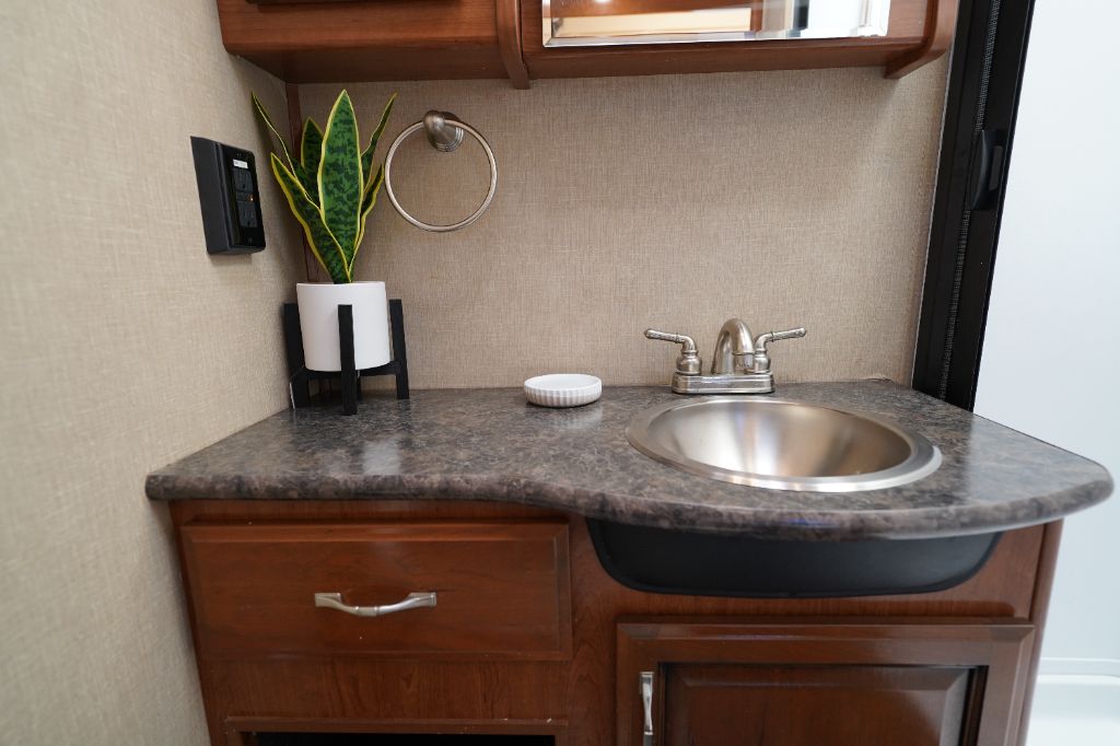 2017 Ford Motorhome Chassis - $42,950