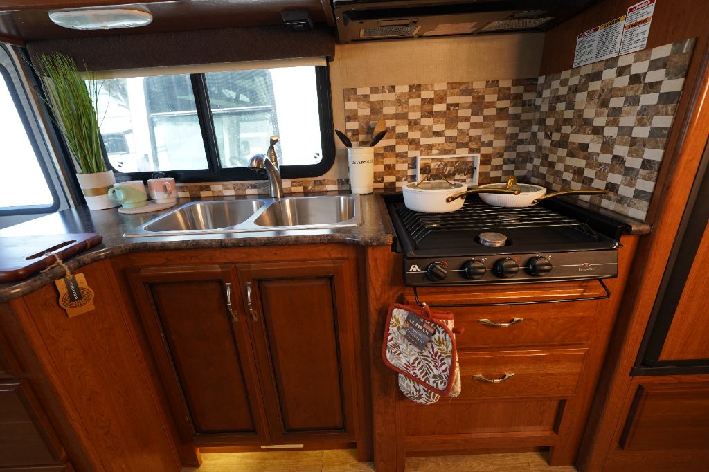 2017 Ford Motorhome Chassis - $42,950