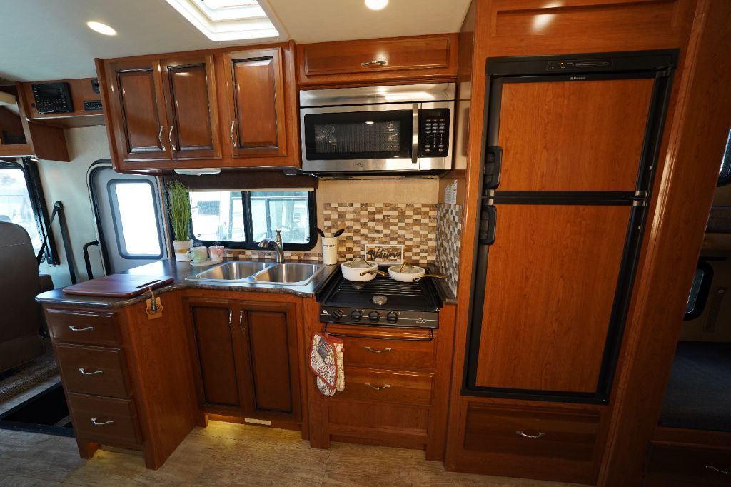 2017 Ford Motorhome Chassis - $42,950