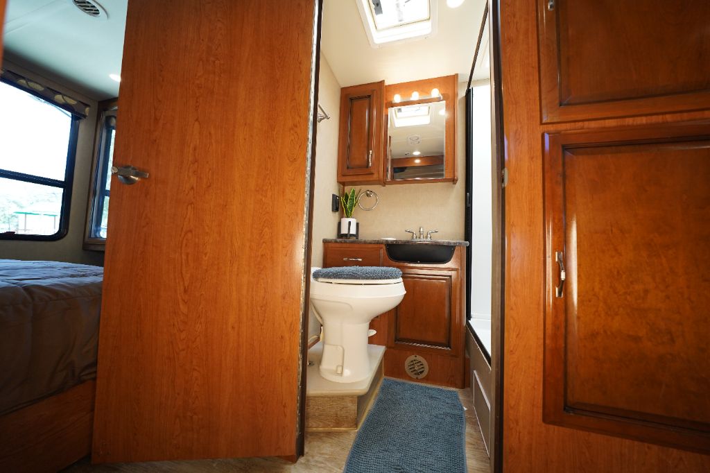 2017 Ford Motorhome Chassis - $42,950