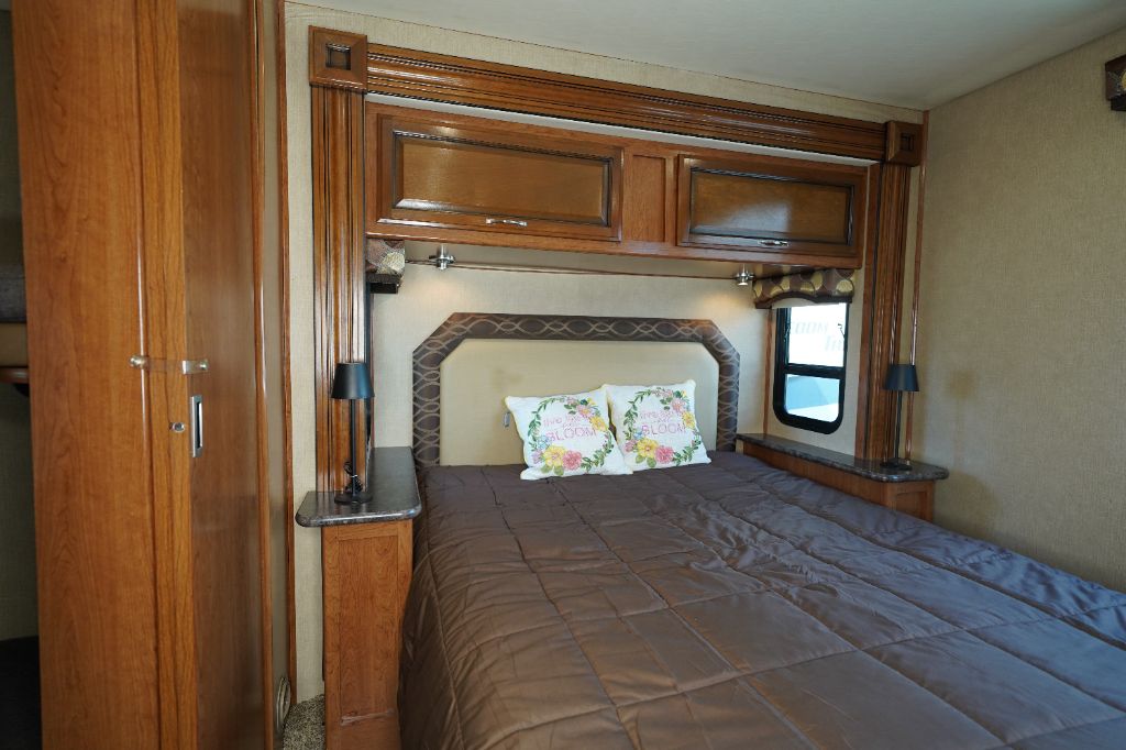 2017 Ford Motorhome Chassis - $42,950