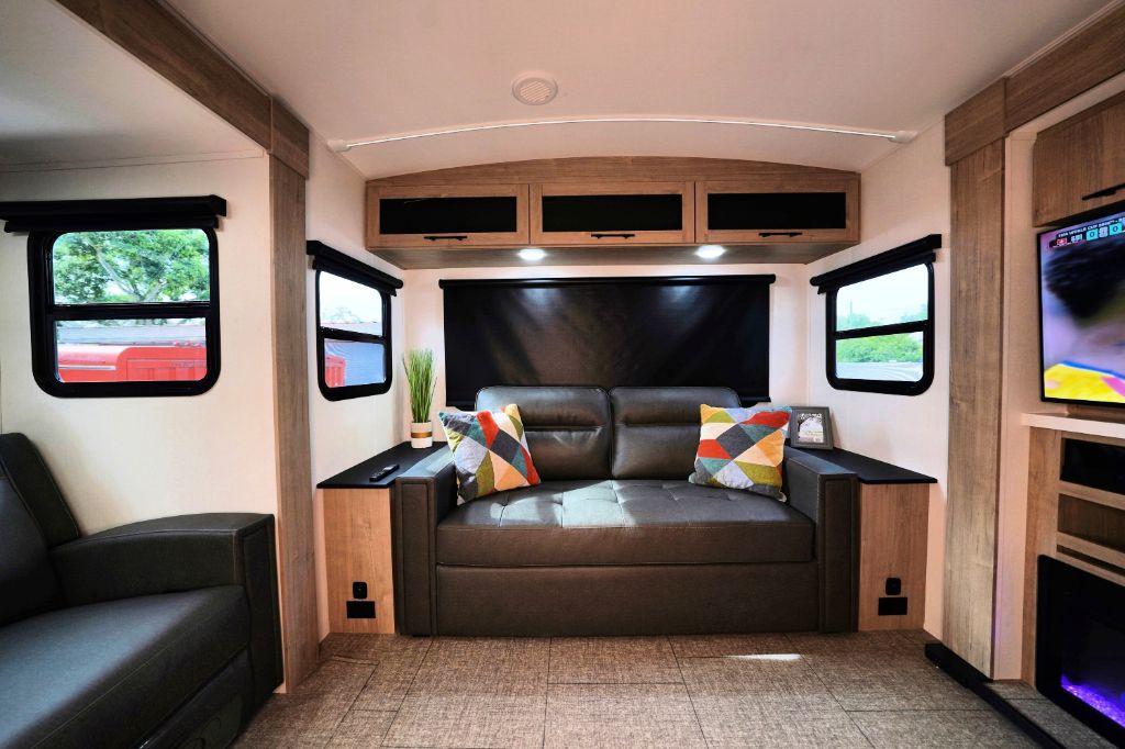 2025 Grand Design Imagine XLS 2970RL - $41,300
