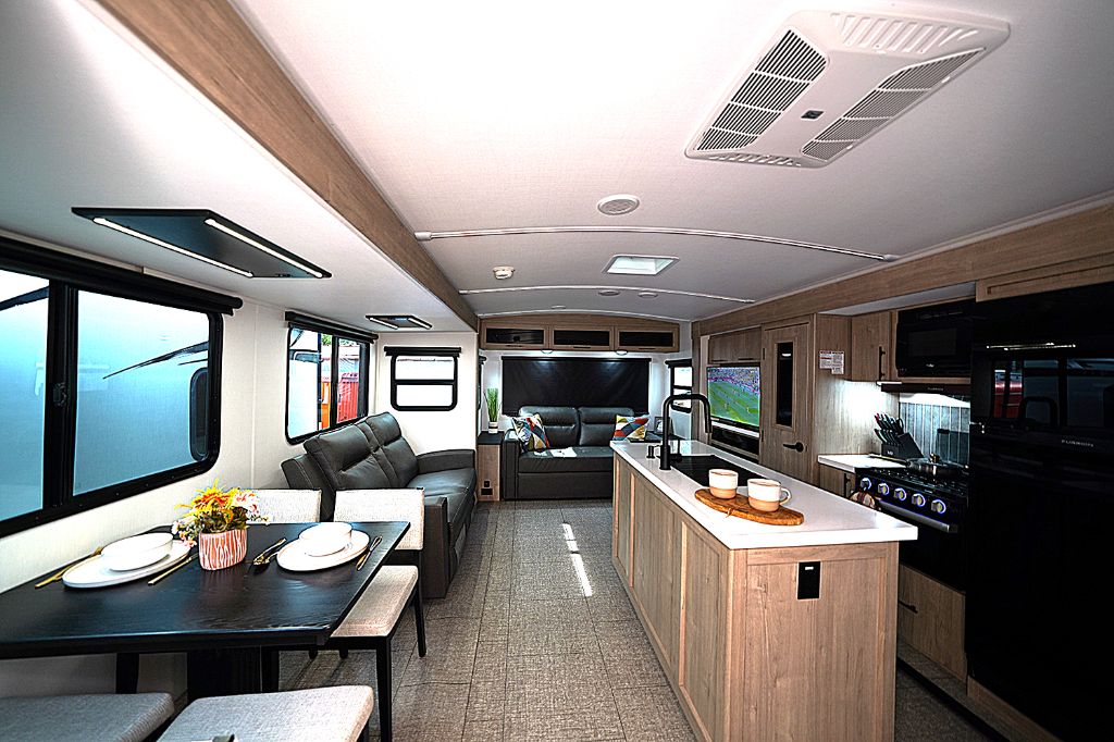 2025 Grand Design Imagine XLS 2970RL - $41,300