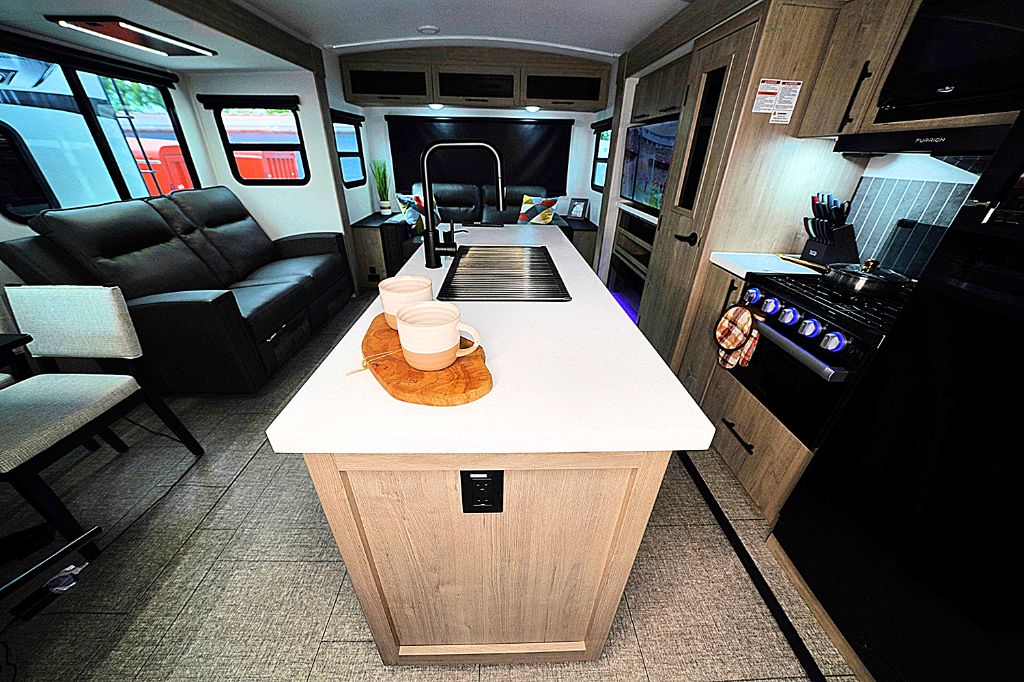 2025 Grand Design Imagine XLS 2970RL - $41,300