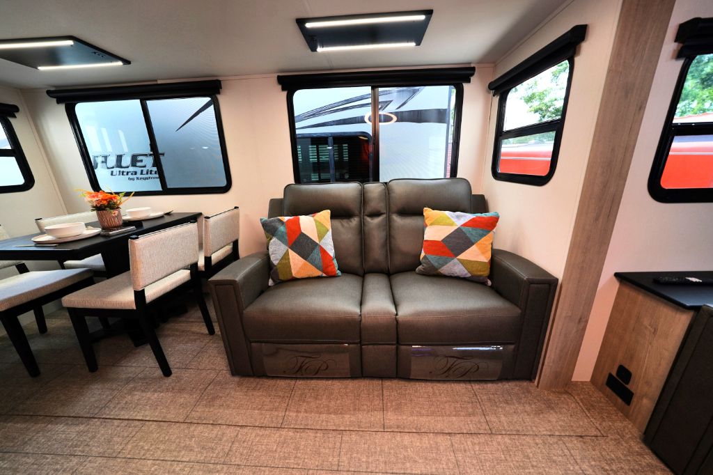 2025 Grand Design Imagine XLS 2970RL - $41,300