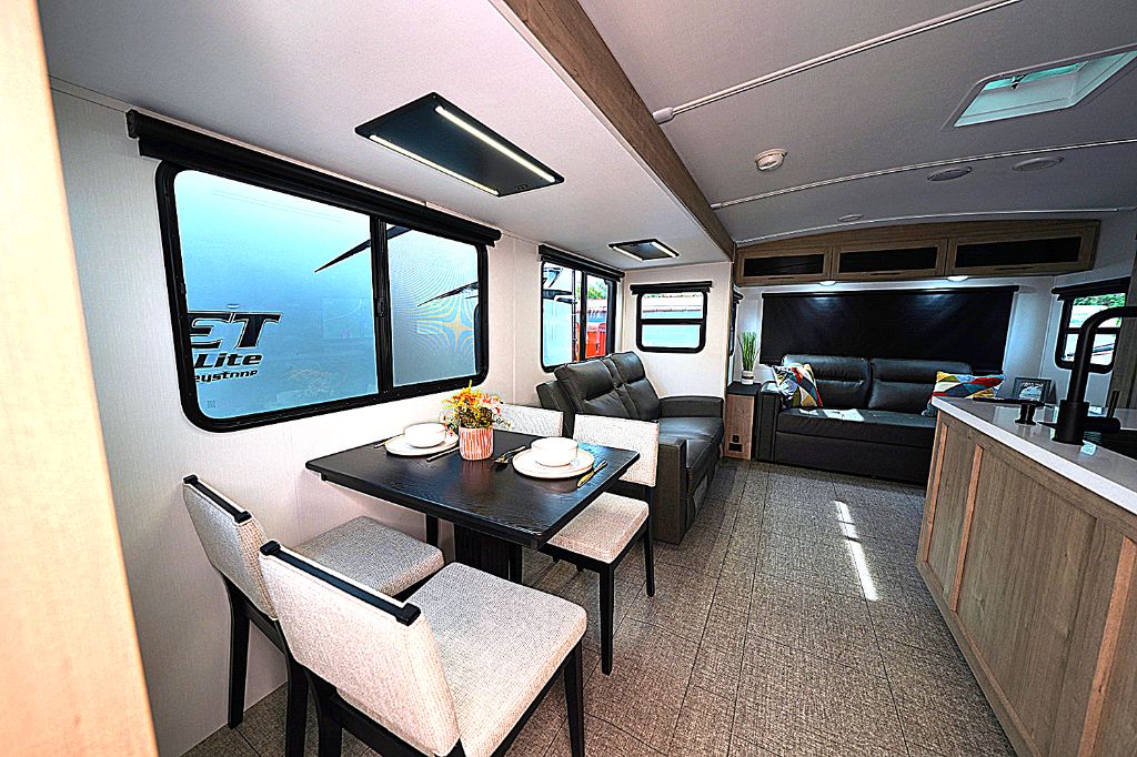 2025 Grand Design Imagine XLS 2970RL - $41,300