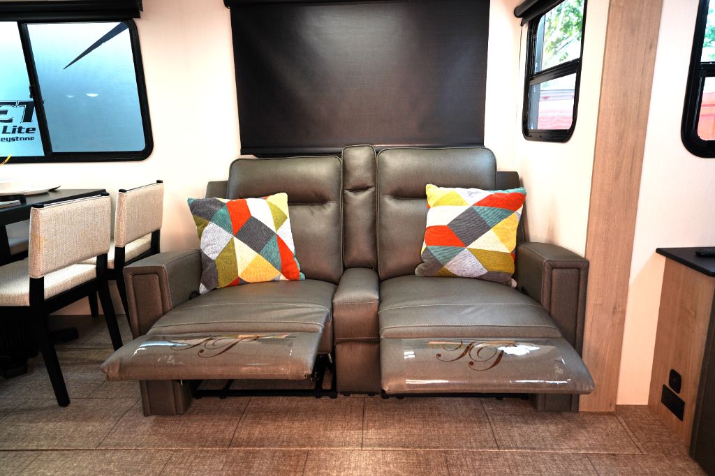 2025 Grand Design Imagine XLS 2970RL - $41,300