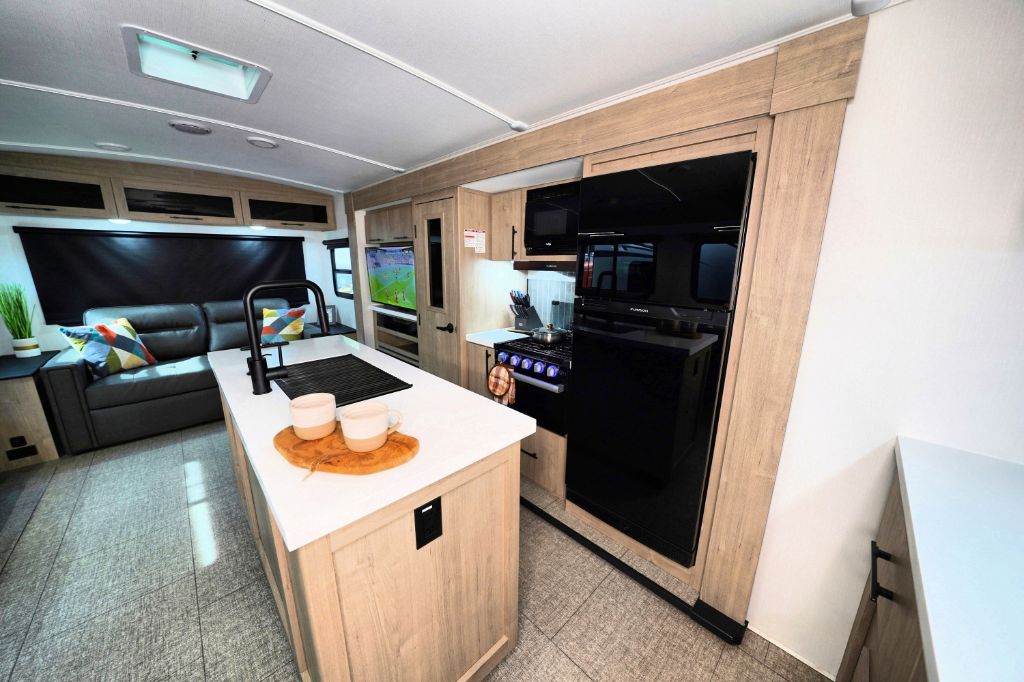 2025 Grand Design Imagine XLS 2970RL - $41,300