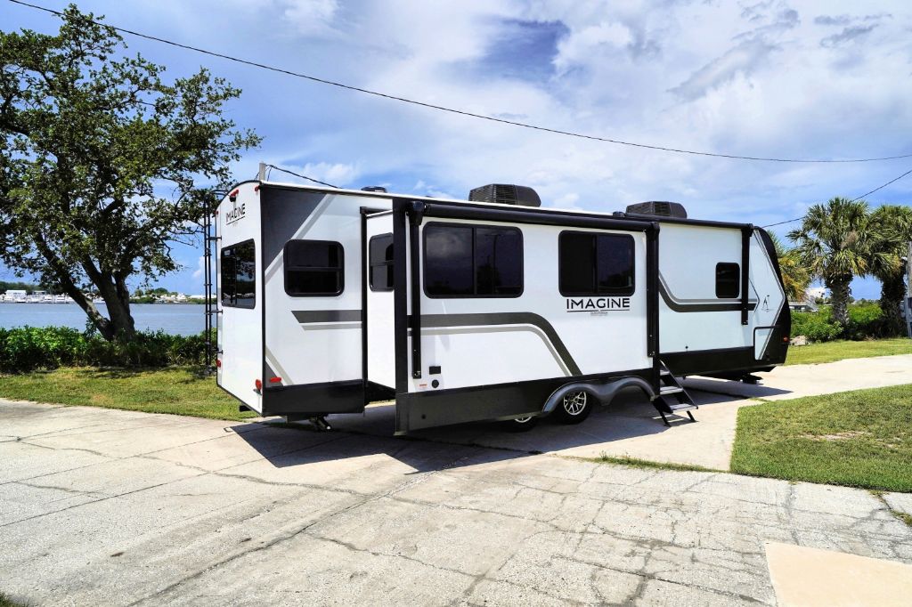 2025 Grand Design Imagine XLS 2970RL - $41,300
