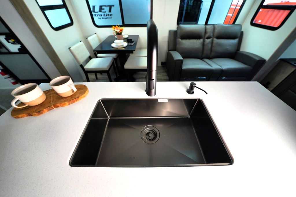 2025 Grand Design Imagine XLS 2970RL - $41,300