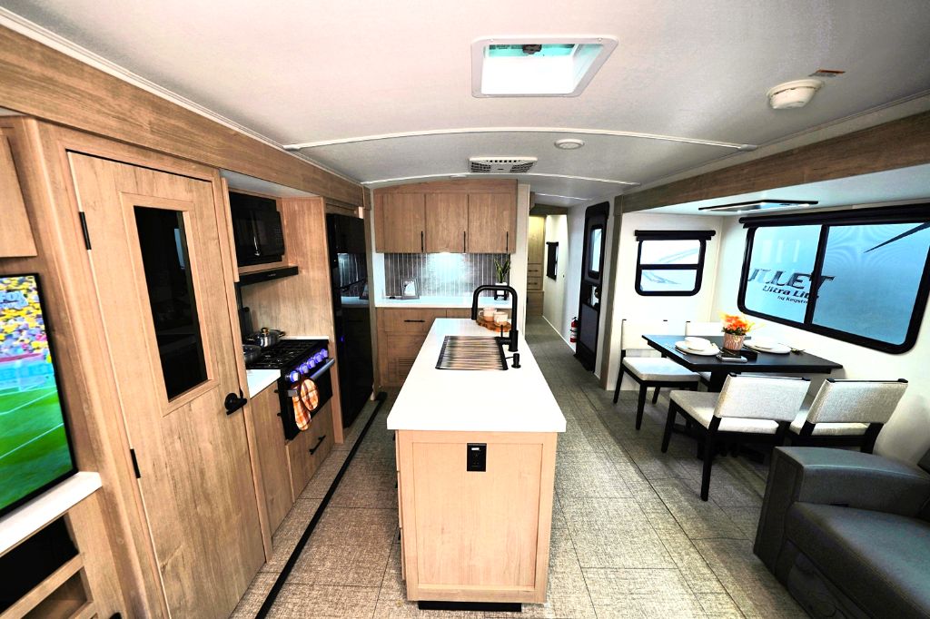 2025 Grand Design Imagine XLS 2970RL - $41,300