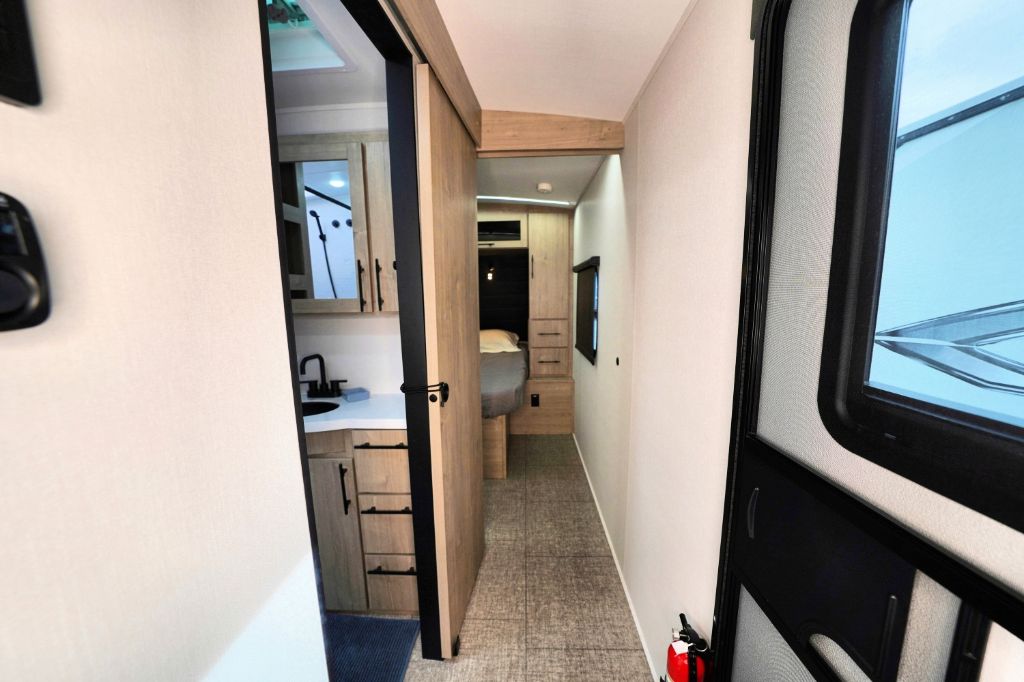2025 Grand Design Imagine XLS 2970RL - $41,300