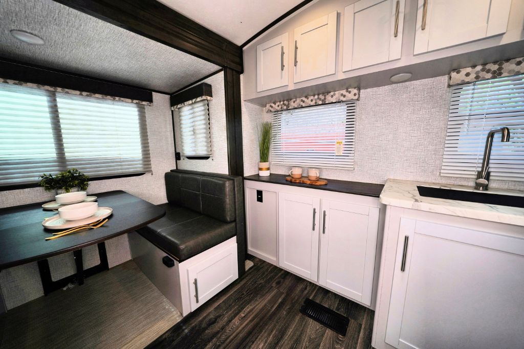 2021 Keystone Keystone - $21,950