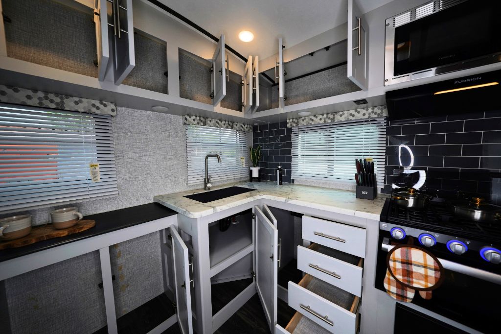 2021 Keystone Keystone - $21,950