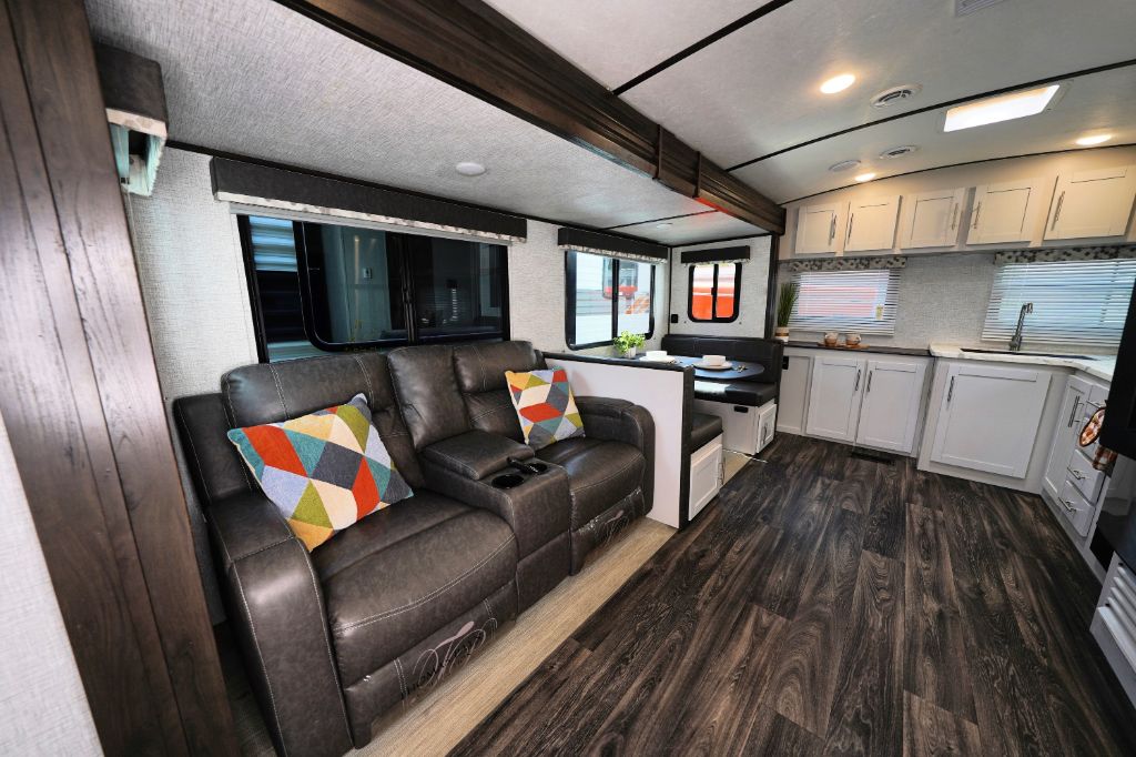 2021 Keystone Keystone - $21,950