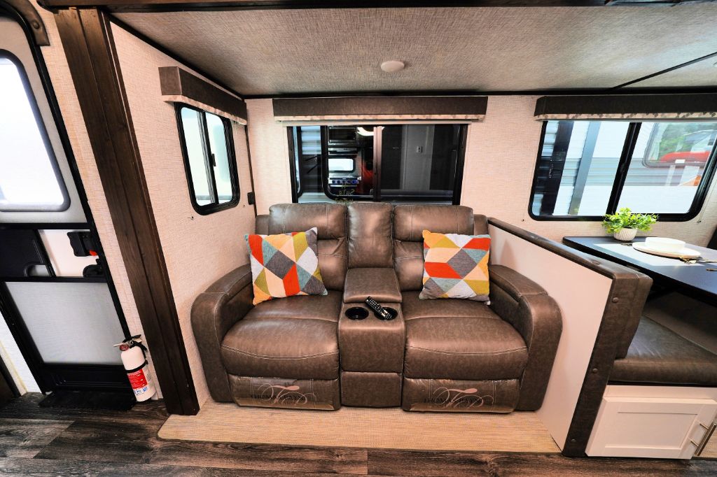 2021 Keystone Keystone - $21,950
