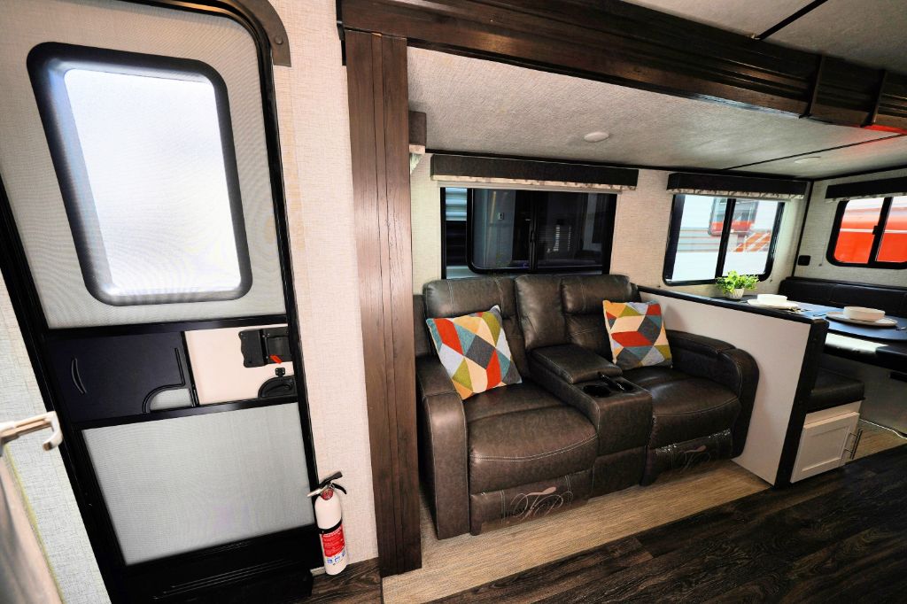 2021 Keystone Keystone - $21,950