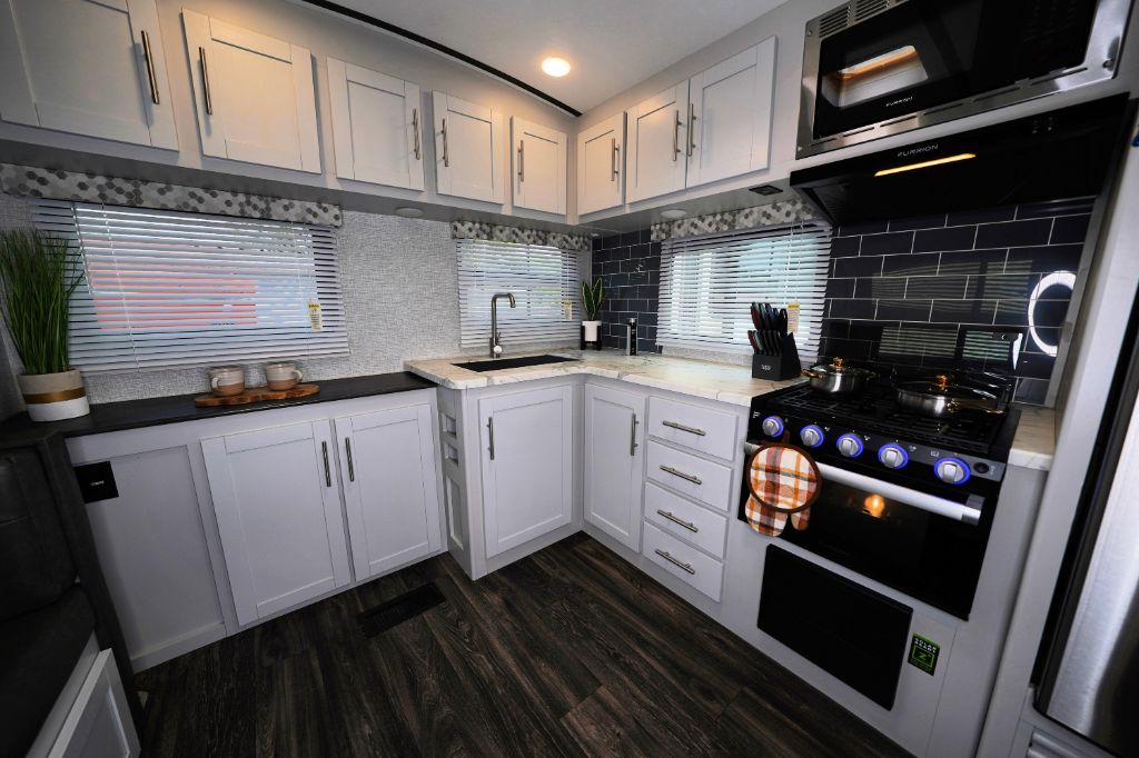 2021 Keystone Keystone - $21,950
