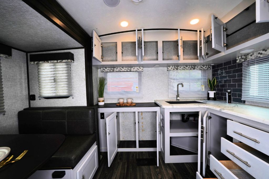 2021 Keystone Keystone - $21,950