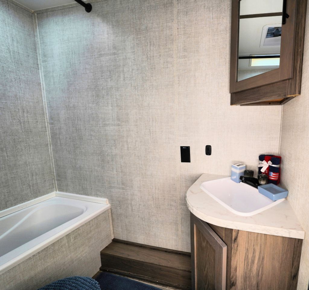 2023 Gulf Stream Coach, Inc. Gulf Stream Coach, Inc. - $16,950