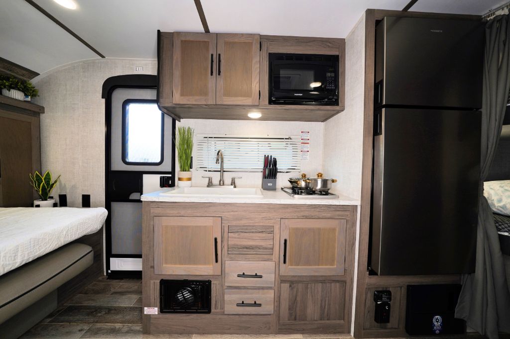 2023 Gulf Stream Coach, Inc. Gulf Stream Coach, Inc. - $16,950
