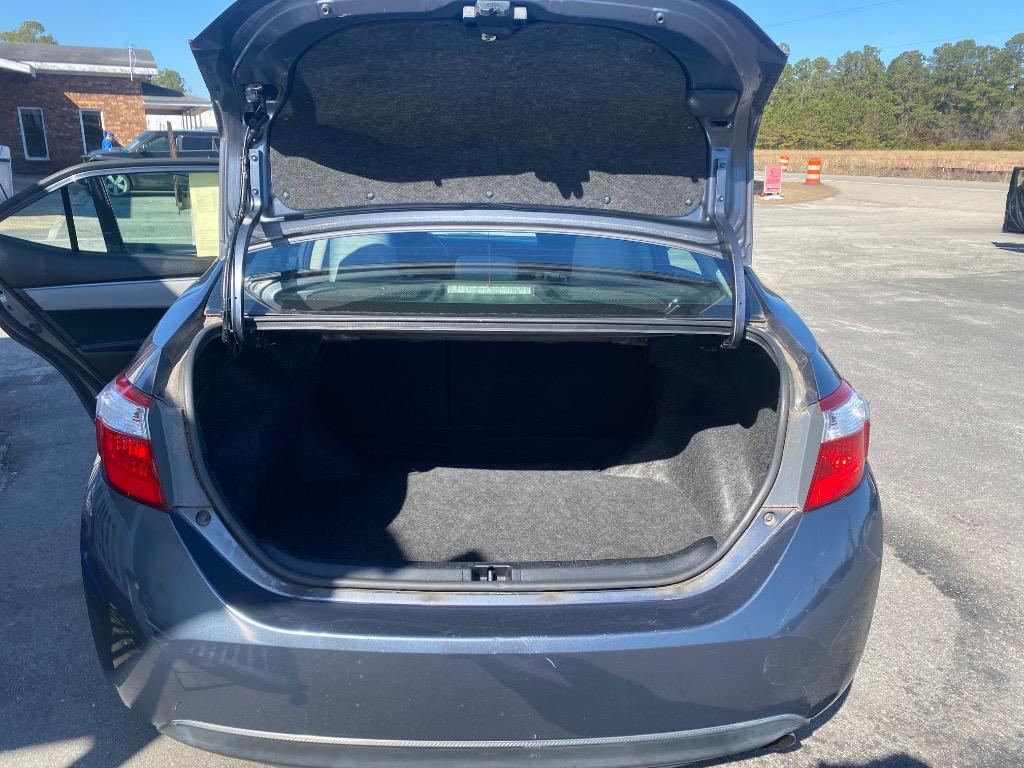 2015 Toyota Corolla LE photo