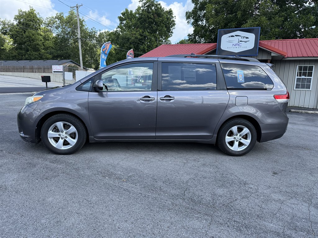 2011 Toyota Sienna - $8,050