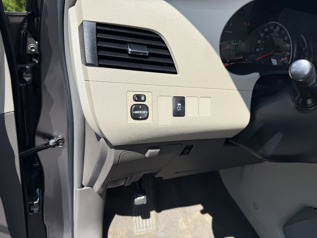 2011 Toyota Sienna - $8,050
