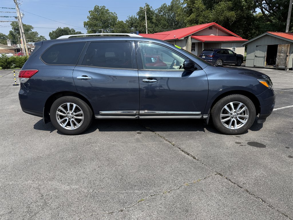2016 Nissan Pathfinder - $8,500