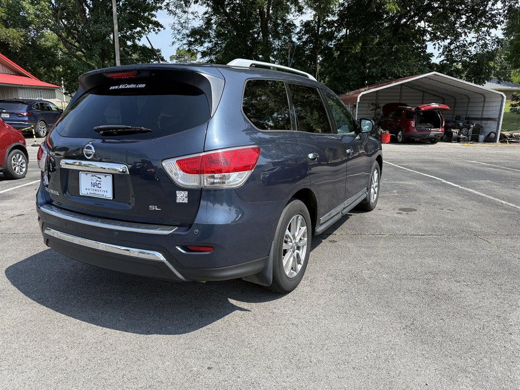 2016 Nissan Pathfinder - $8,500
