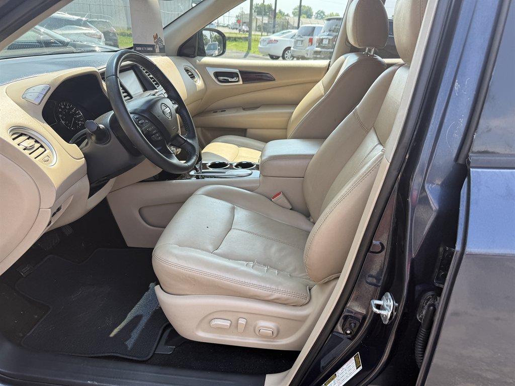 2016 Nissan Pathfinder - $8,500