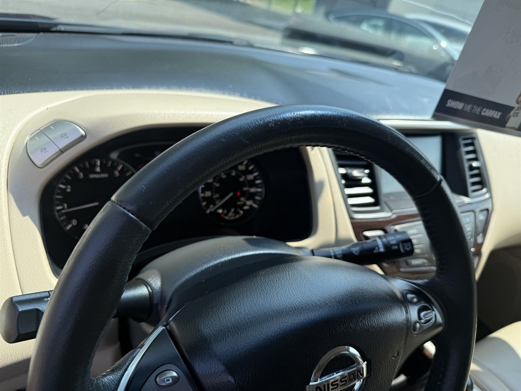 2016 Nissan Pathfinder - $8,500