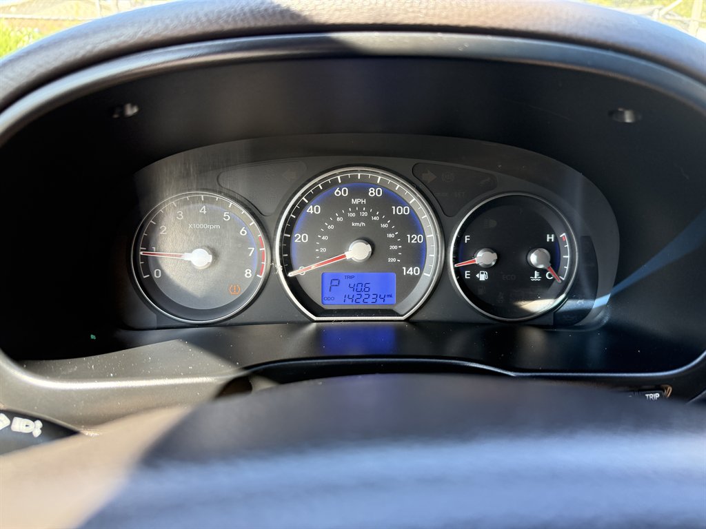 2012 Hyundai Santa Fe - $8,250