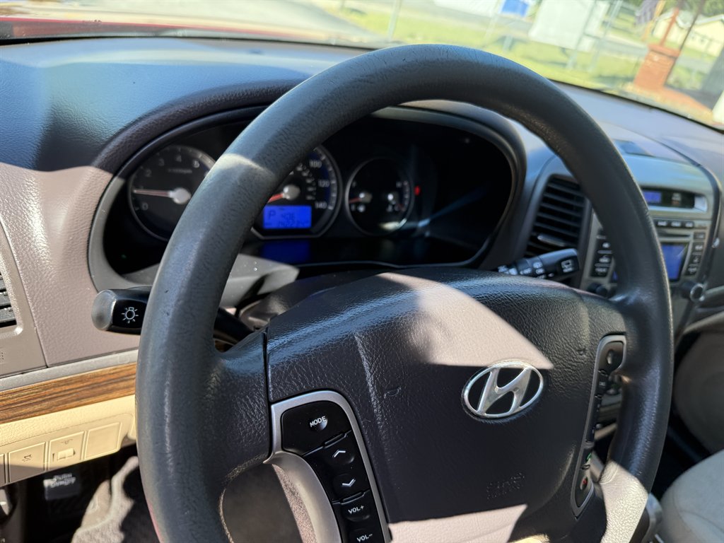 2012 Hyundai Santa Fe - $8,250