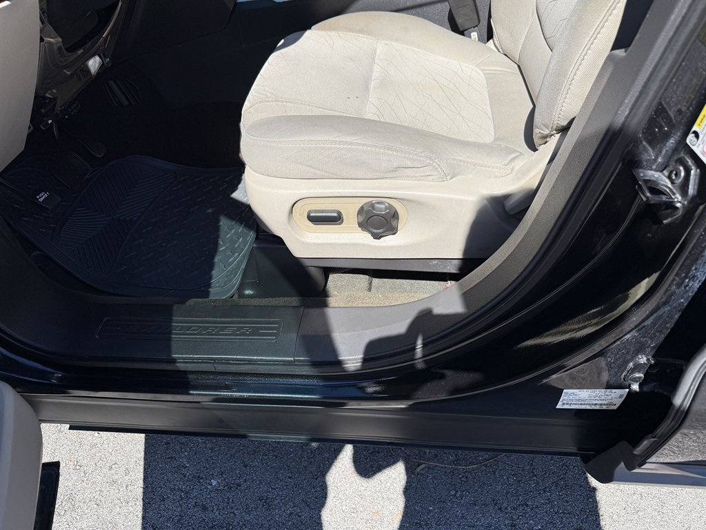 2013 Ford Explorer - $8,400