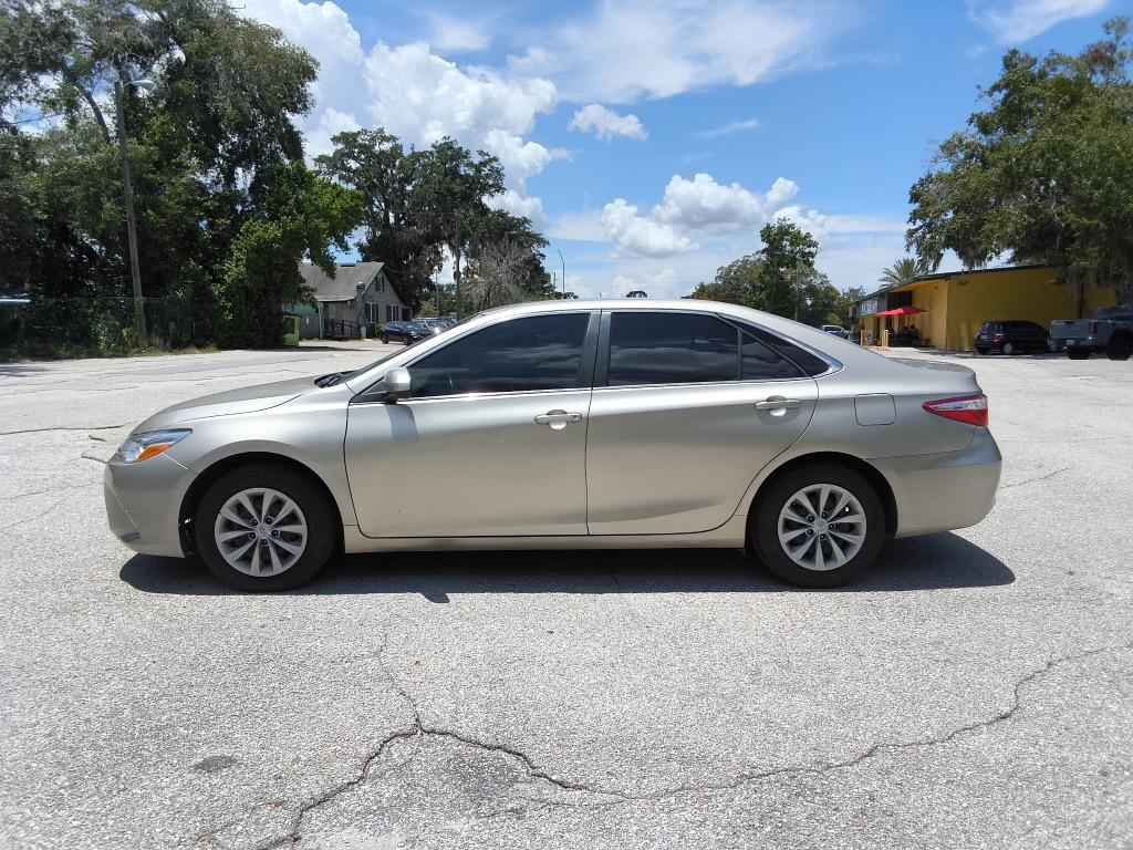 2017 Toyota Camry - $13,900
