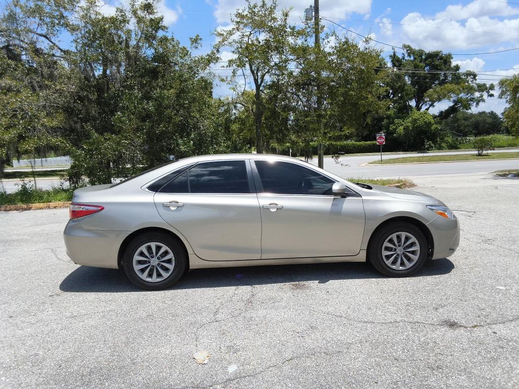 2017 Toyota Camry - $13,900