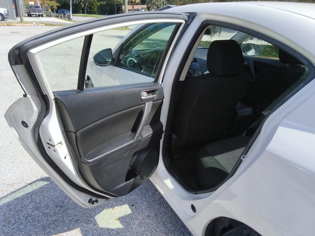 2013 MAZDA MAZDA3 - $6,900