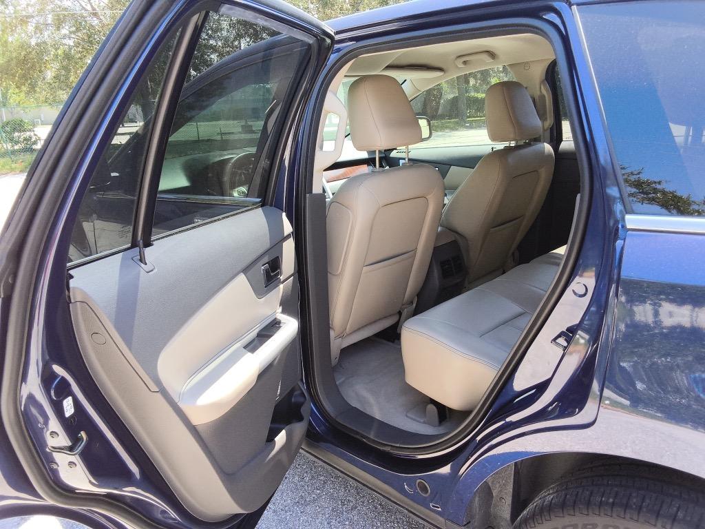 2011 Ford Edge - $9,900