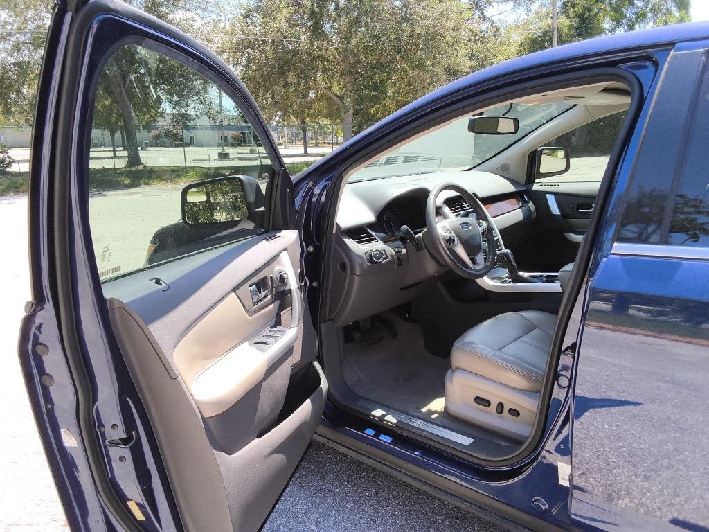 2011 Ford Edge - $9,900