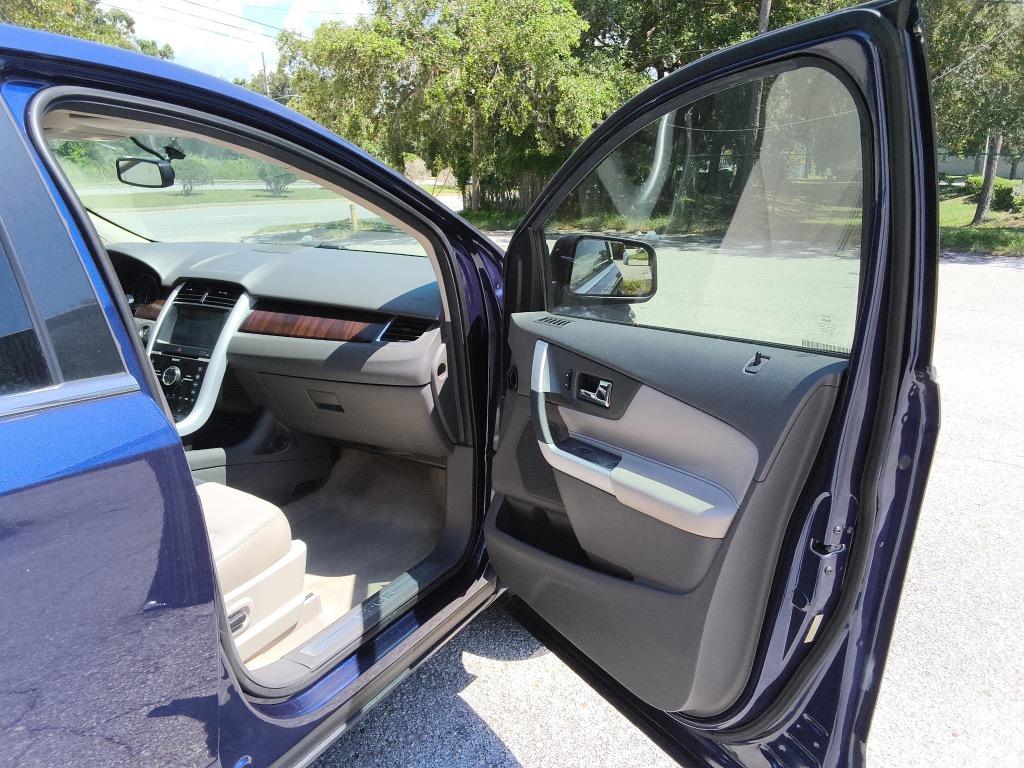 2011 Ford Edge - $9,900