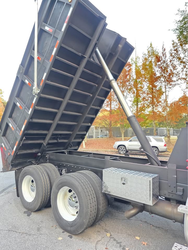 2005 Sterling Truck L7500 Series - $50,000