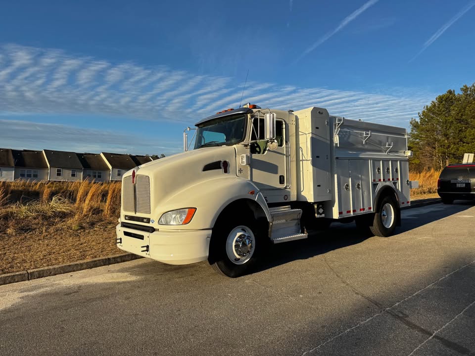 2011 Kenworth T4 Series - $29,500